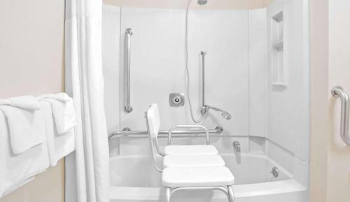 Queen Room - Disability Access/Non-Smoking