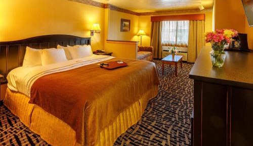 King Suite with Fireplace