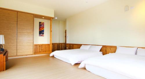 Quadruple Room with Private Bathroom