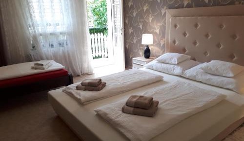 Apartment with Garden View