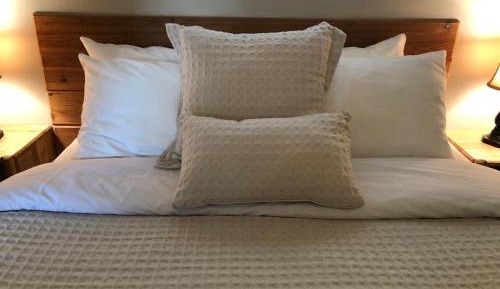 One-Bedroom Cottage and Kitchenette #3