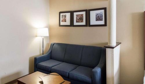 King Suite with Whirlpool Bath - Accessible/Non-Smoking