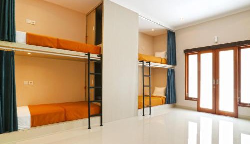 Bed in 8-Bed Mixed Dormitory Room