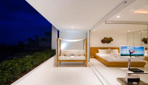 One-Bedroom Apartment with Ocean View