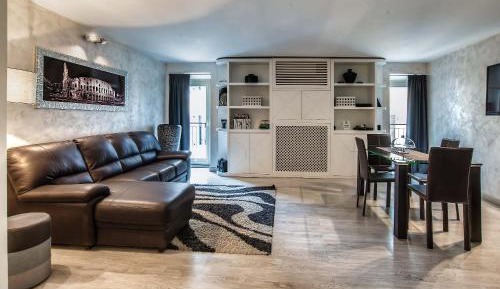 One-Bedroom Apartment - Split Level