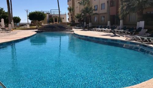 Apartment with Pool View 