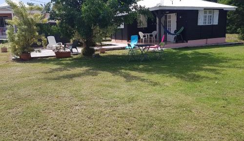 One-Bedroom Bungalow with Garden View