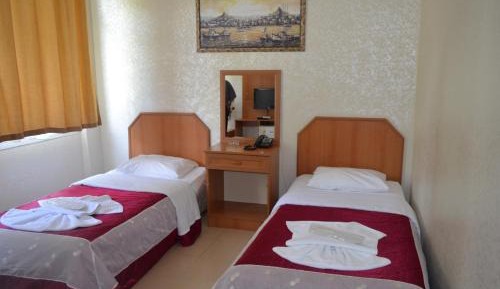Economy Twin Room with Shared Bathroom