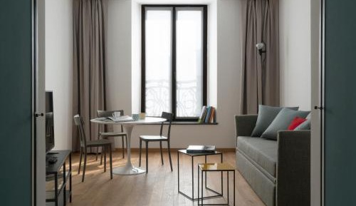 One-Bedroom Apartment (Via Romagnosi 4)