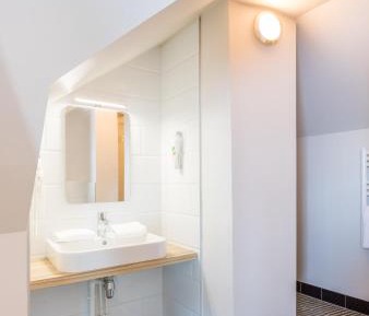 2 Adjacent Room