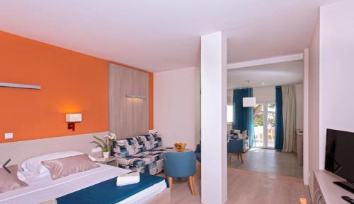 Studio Apartment with Partial Sea View