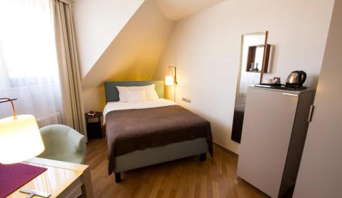 French Single Room