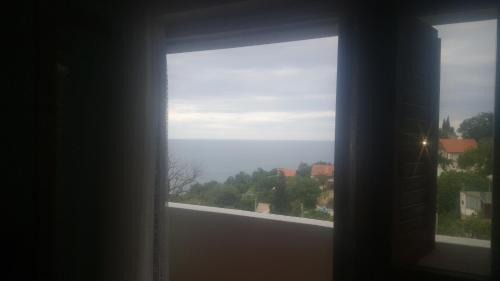One-Bedroom Apartment with Sea View and Balcony
