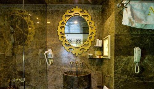 King Suite with Spa Bath