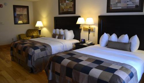 Queen Room with Two Queen Beds/Hardwood/ Non-Smoking