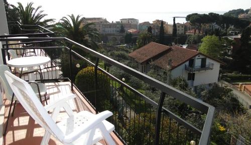 One-Bedroom Apartment with Balcony and Sea View