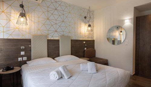 Premium Suite (2 Adults & 2 Children)