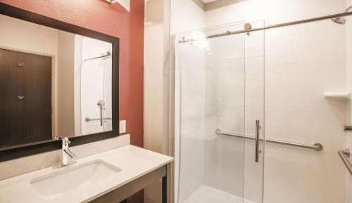 King Suite - Non-Smoking