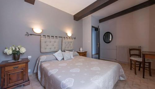 Apartment with Mountain View