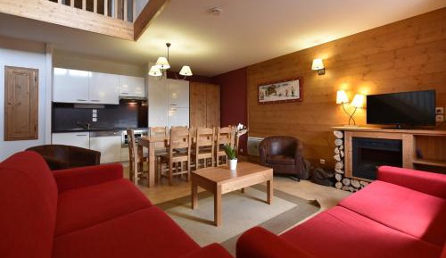 Three-Bedroom Apartment with Mountain View