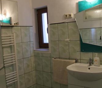 Queen Room with Private External Bathroom 