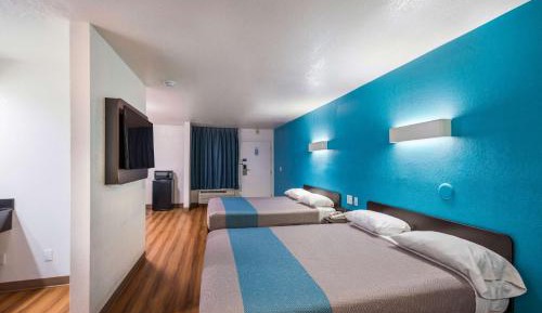 Deluxe Queen Room with Two Queen Beds - Non-Smoking