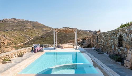 Three-Bedroom Villa with Sea View, Private Pool and Private Hot Tub