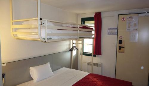 Triple Room (1 Double Bed + 1 Single Bed)
