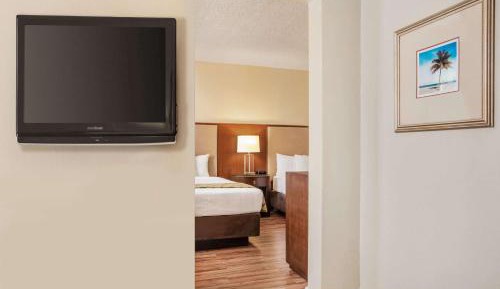 Studio Suite with Two Double Beds - Non-Smoking