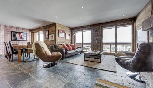 Apartment with Mountain View