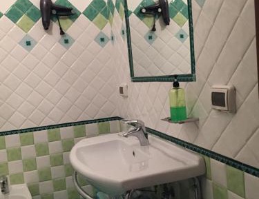 Deluxe Room (2 Adults + 1 Child)