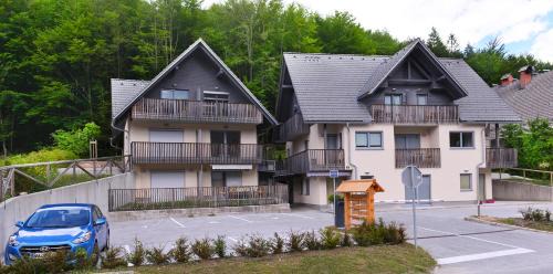 Apartment with Mountain View