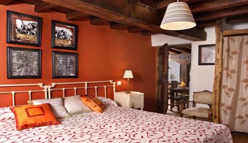 Two-Bedroom Apartment (4-6 Adults)