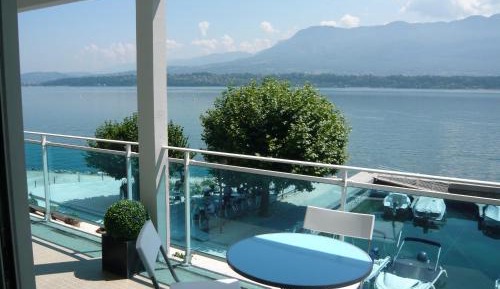 Apartment with Lake View - Free Private Parking