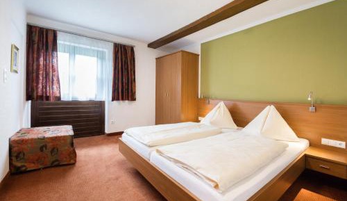 Apartment with Mountain View