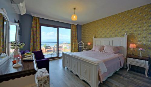 Deluxe Double Room with Balcony and Sea View