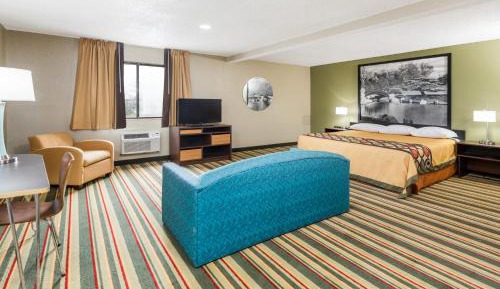 King Suite- Non-Smoking