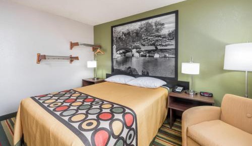 Queen Room - Non-Smoking