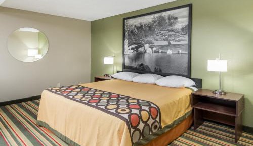 King Room - Non-Smoking