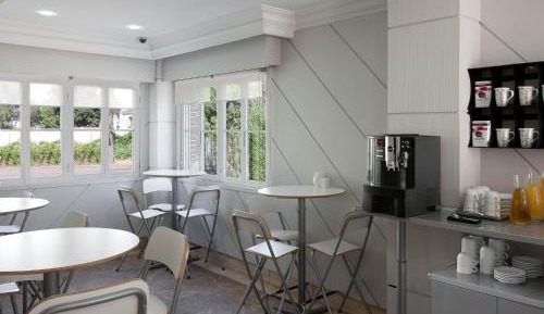 Two-Bedroom Apartment (4 Adults)