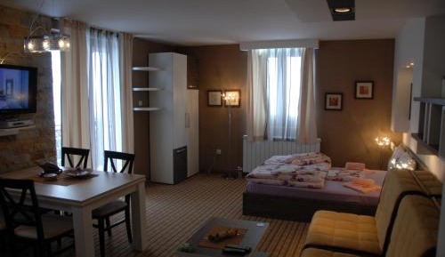 Studio (4 Adults)