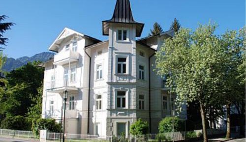 Apartment with Mountain View