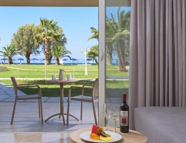 Premium Family Apartment Sea Front