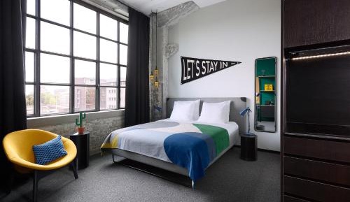 Deluxe Studio