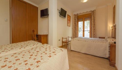 Quadruple Room (2 Adults + 2 Children)