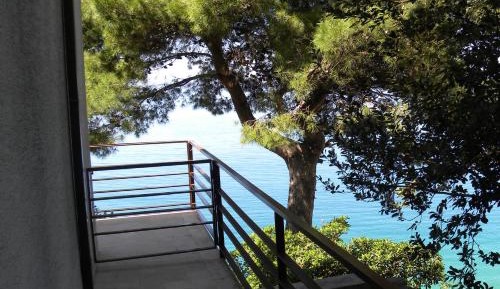 Comfort Two-Bedroom Apartment with Balcony and Sea View