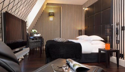 Junior Suite with View of the Eiffel Tower