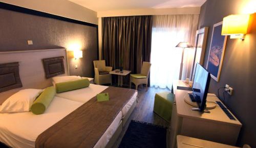 Classic Double Room with Land View