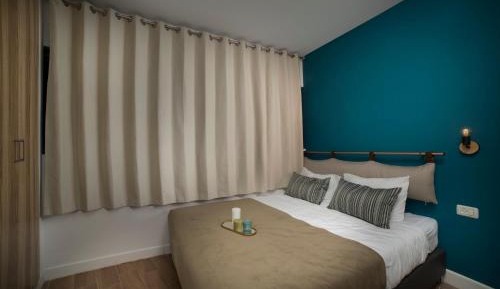 Family Suite (2 Adults + 1 Child)