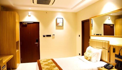 Deluxe King Room